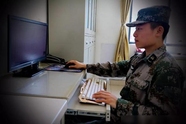 明日方舟红_电信外线员真心难干_明日方舟资深干员tag搭配