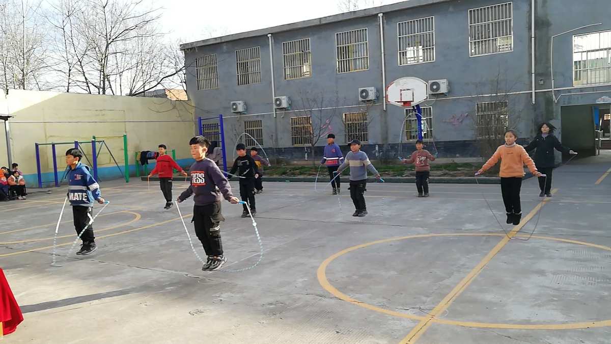 体育课小学级游戏有哪些_小学体育课小游戏_小学一年级体育课游戏