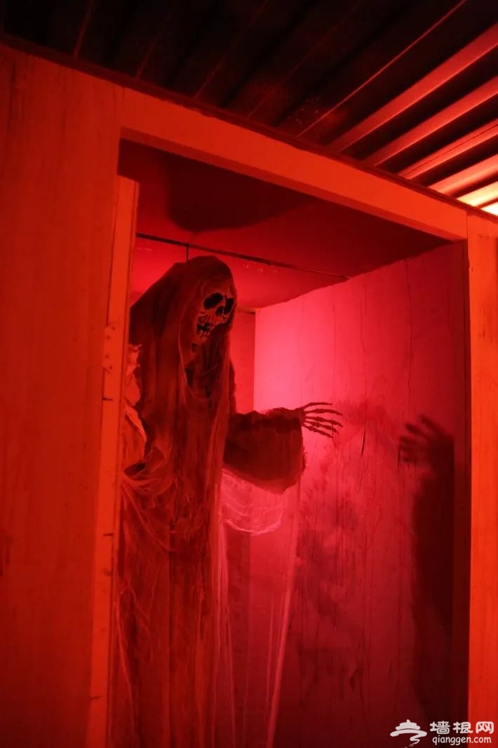 逃生开始怎么玩_逃生鬼屋恐惧攻略_万圣节鬼屋逃生重新开始游戏