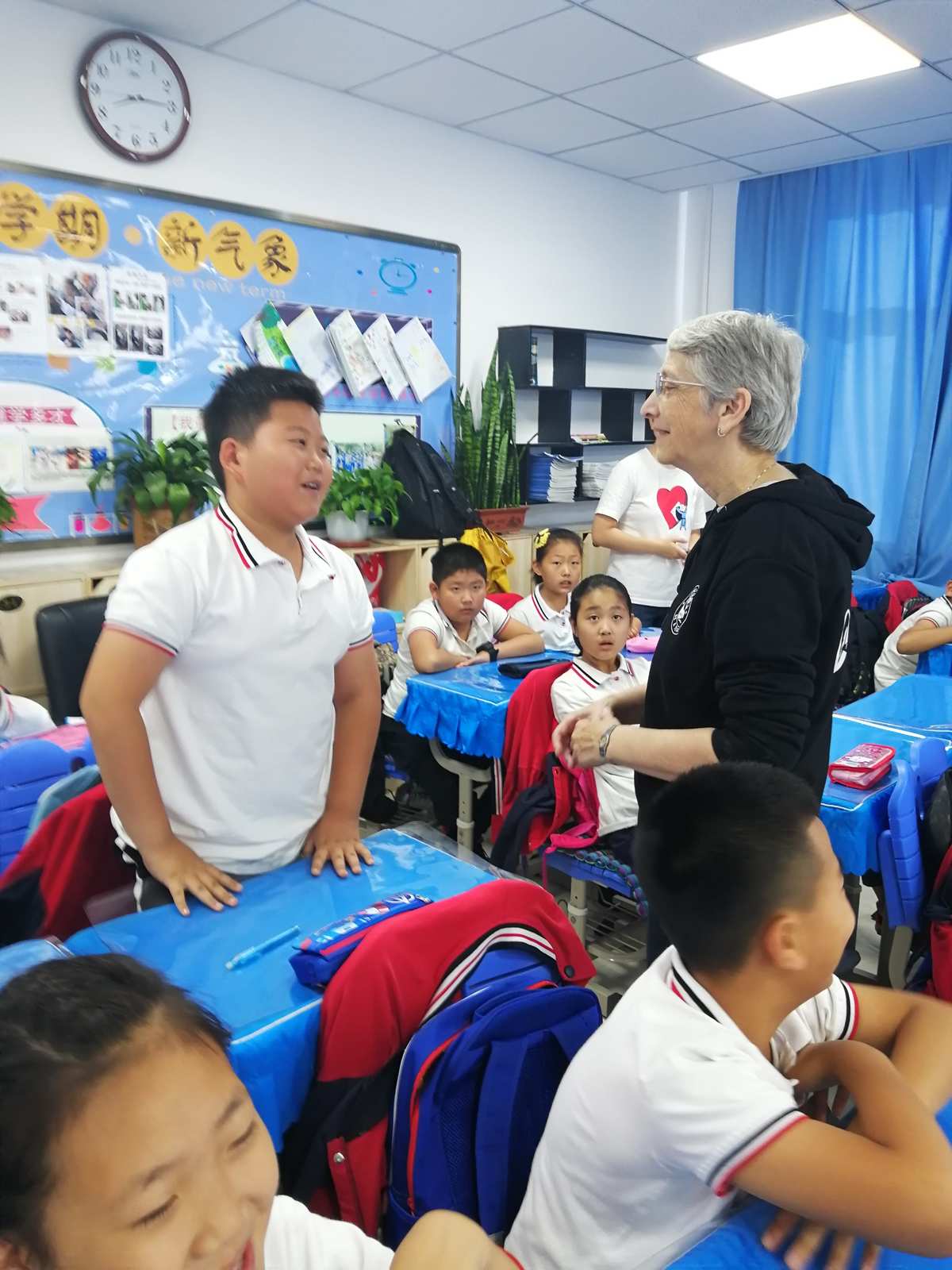 哎上课_老师穿女仆装上课_上课软件