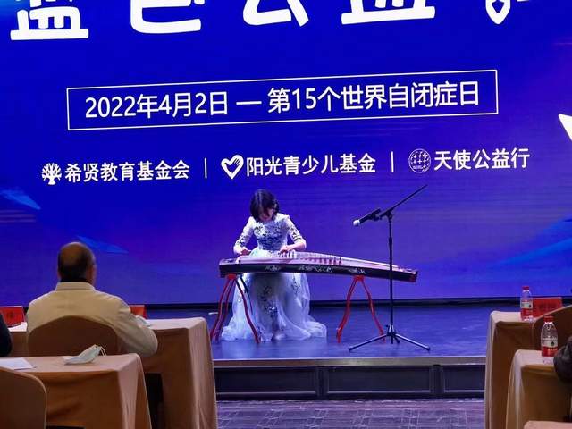 白木子服装_木子白是什么意思_白木芽衣子