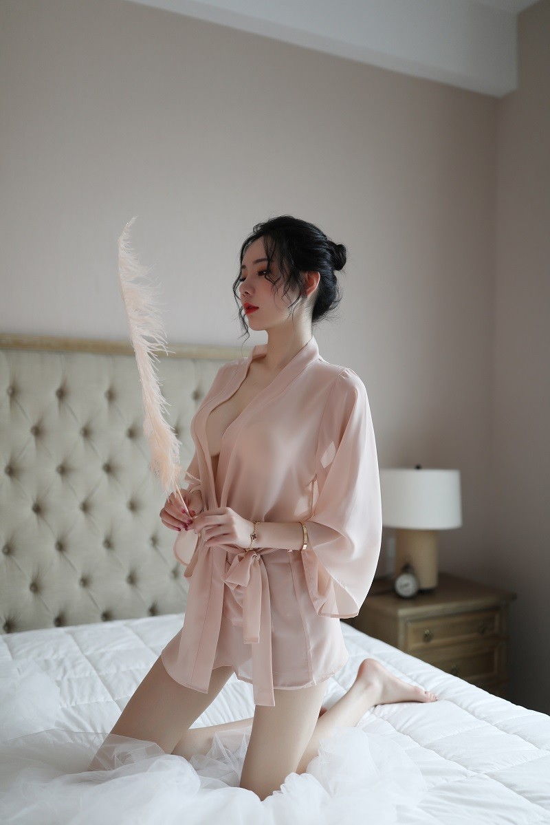 国产情趣内衣大乳挤奶视频_透明情趣美女内衣表演视频_国产情趣内衣的牌子