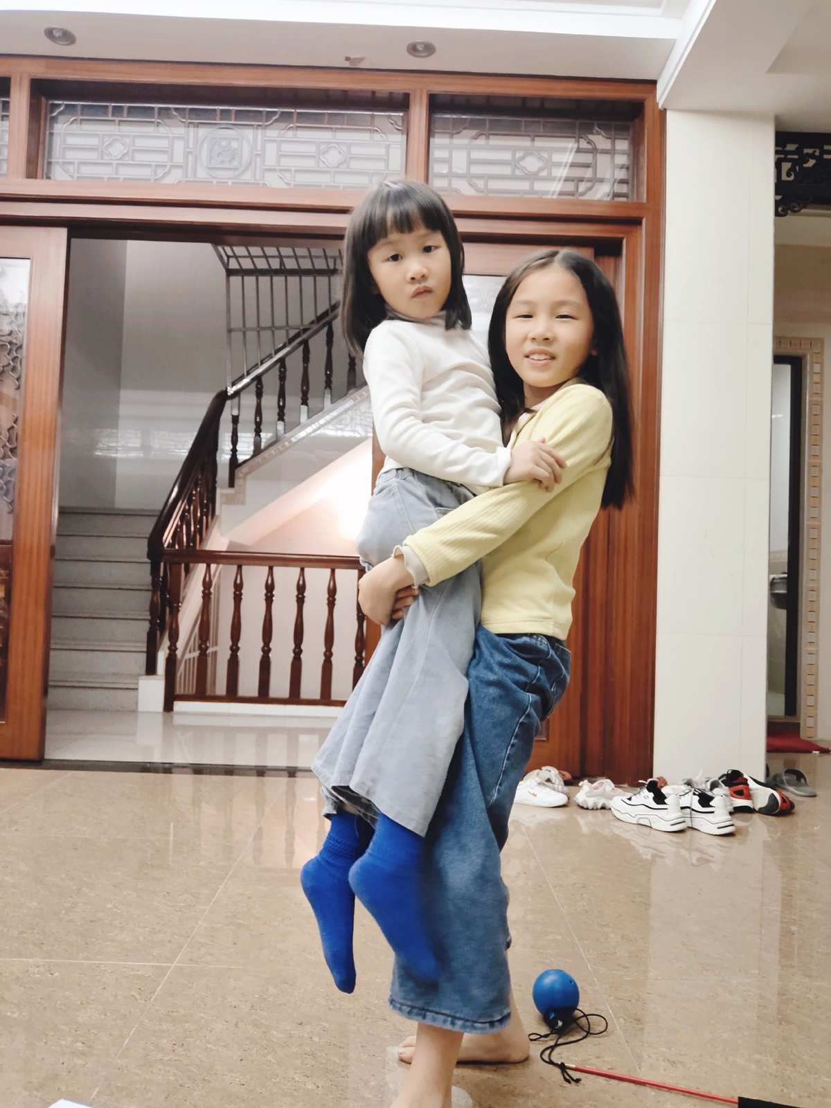 当妹妹看是什么意思_和妹妹两个人看家_妹妹在家照顾家人朋友圈说说