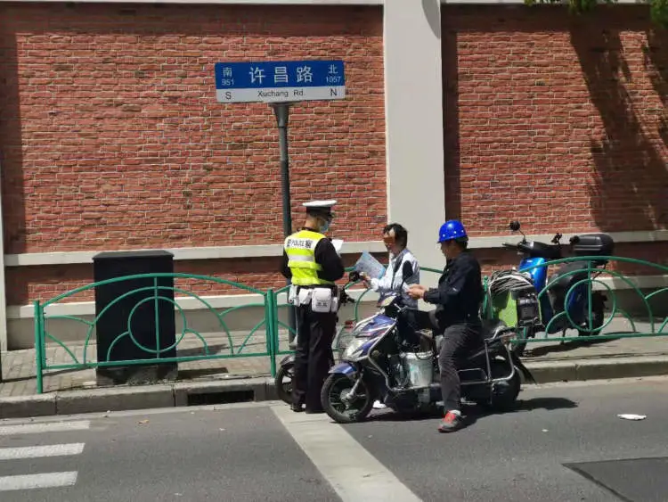 上海交警app_交警上海话怎么说_交警上海电话