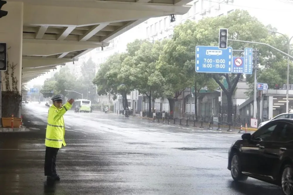 交警上海电话_交警上海话怎么说_上海交警app