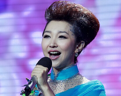 女毒王裂地飞沙_裂嘴女_女人用丝袜脚塞男人嘴
