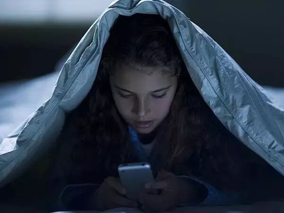 游戏机和手机哪个最伤眼_哪款手机最伤眼_最伤眼睛的手机屏幕