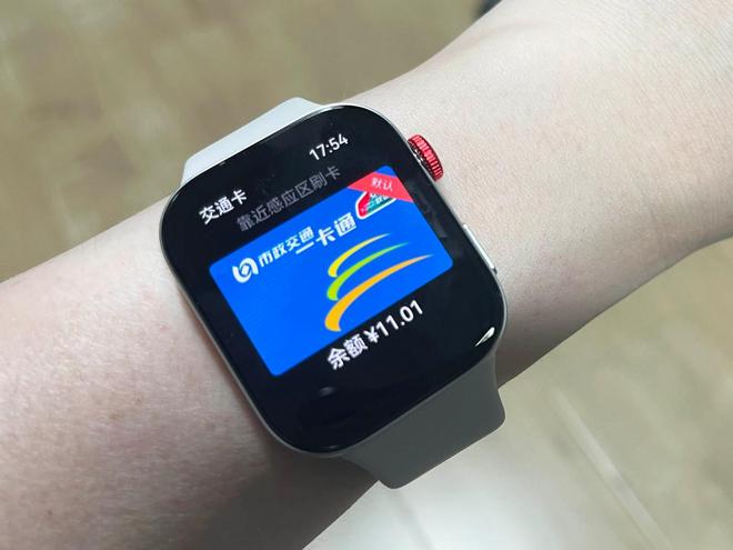 华为手表防水性能怎么样-华为手表防水性能卓越，水下探险的贴心