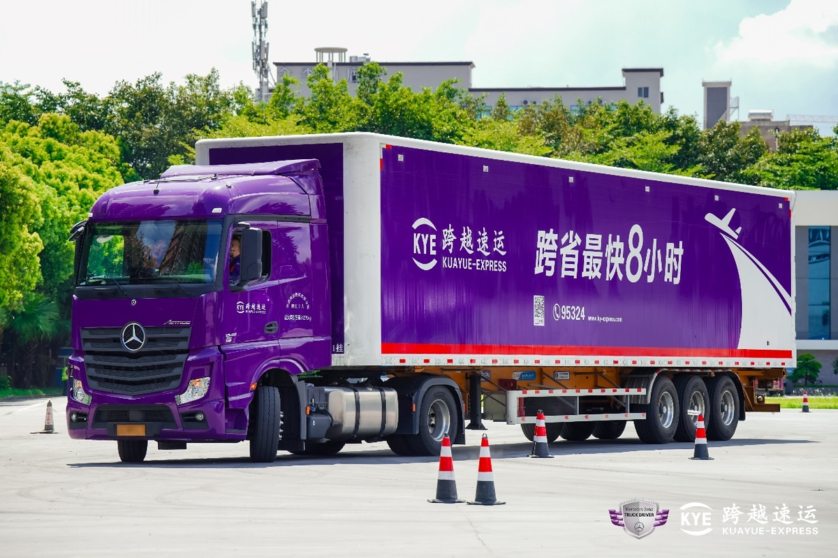 游戏视频手机版模拟卡车_玩卡车模拟_高画质卡车模拟