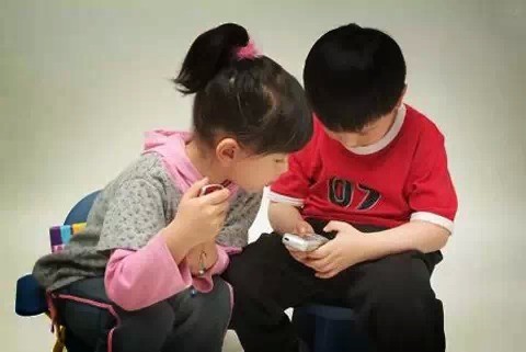 宝宝视频游戏_小孩玩手机游戏的视频_四个月宝贝玩手机游戏视频