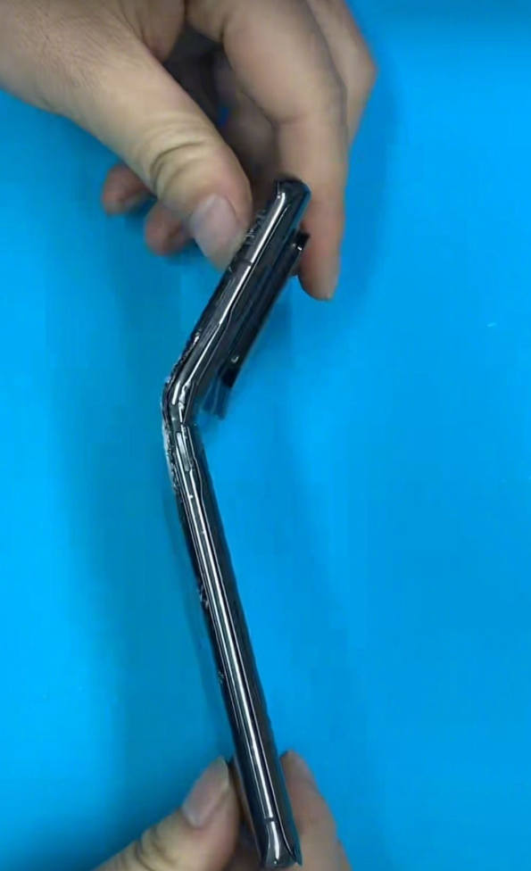 搞笑视频摔倒_玩游戏摔手机视频恶搞图片_视频摔倒