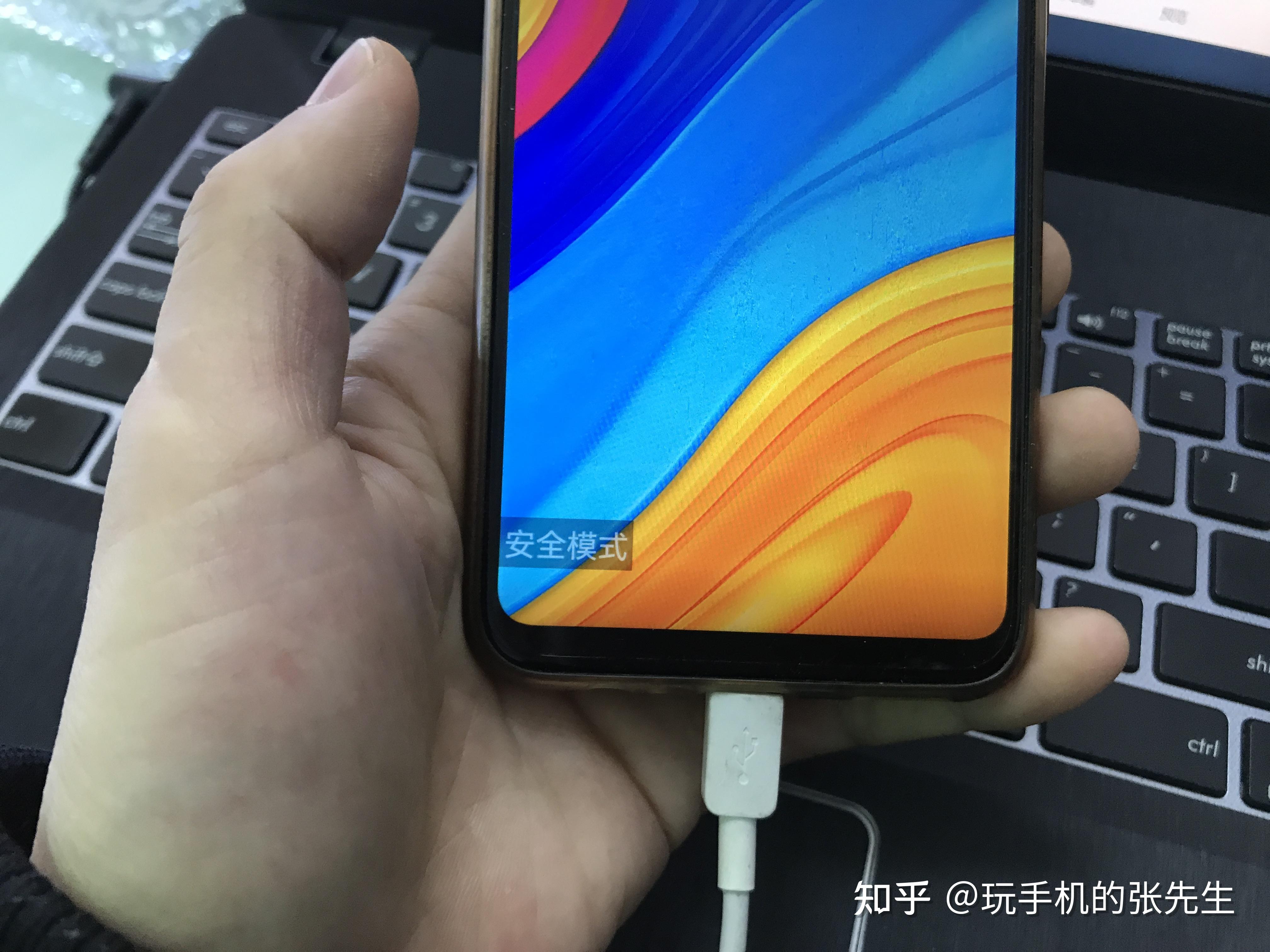 手机玩手游黑屏_玩游戏有时手机黑屏怎么办_玩游戏突然黑屏手机