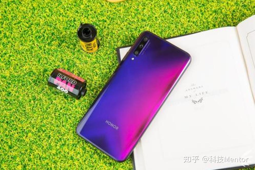 一千块玩游戏的哪个手机好_玩手机好游戏推荐_玩手机游戏用英语怎么说