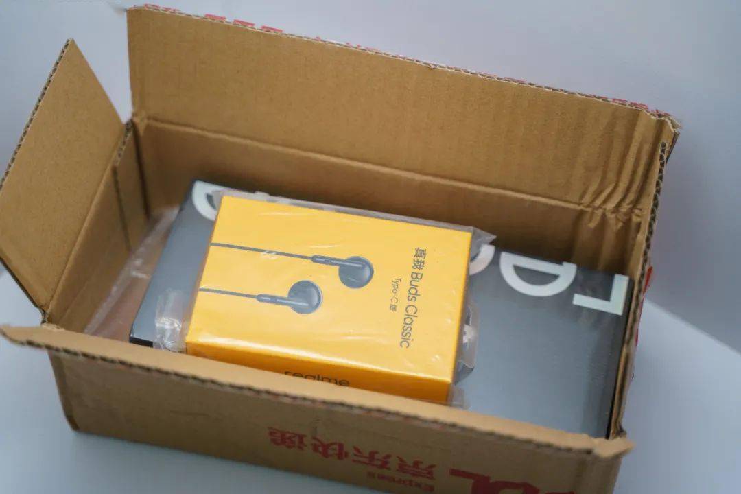 h手机apk直装游戏_手机h游戏apk直装_游戏手机弹药箱包装