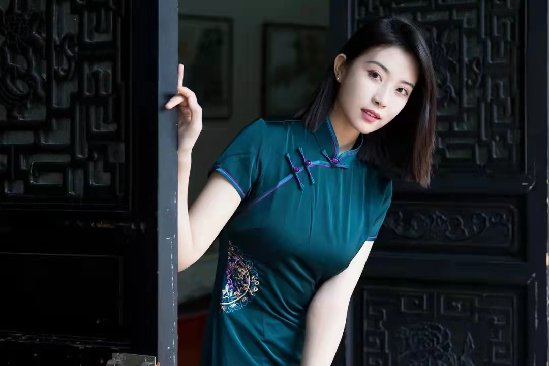 挑拨美女手机游戏_女生挑战游戏_美女游戏手机都有哪些