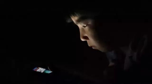 玩游戏输了砸手机素材_玩游戏输了砸手机不学习_玩游戏输了砸手机
