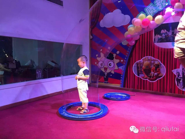 用手在手机上玩儿童游戏_儿童玩手机游戏有什么好处_小孩游戏手机