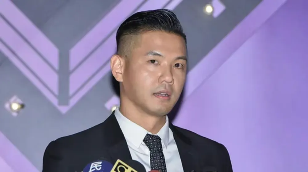 游戏输了摔手机_玩游戏输了摔手机_游戏输了摔手机表情包