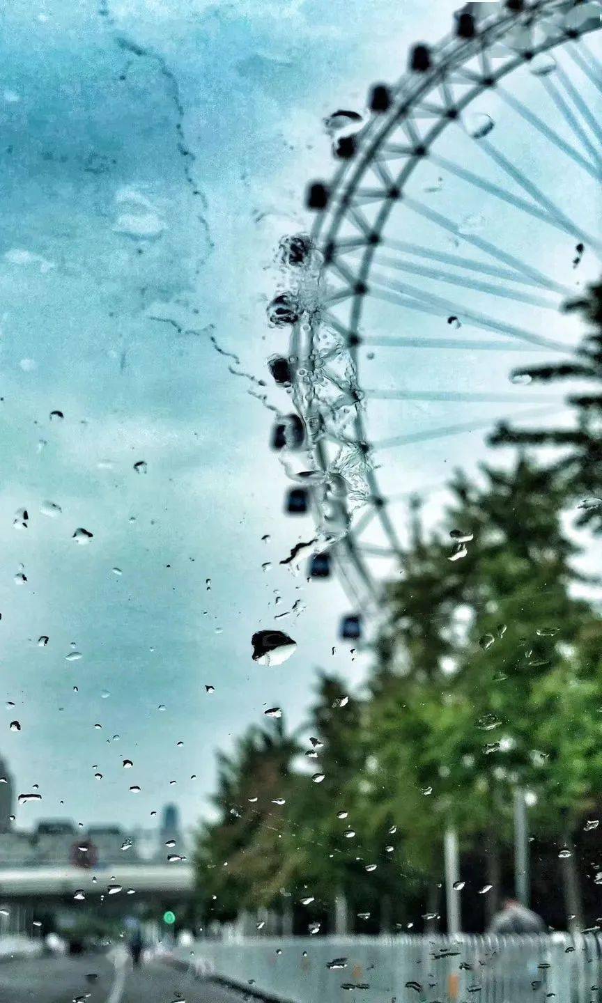 下雨图片配说说_下雨玩手机游戏图片_下雨图片下载