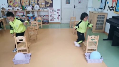 室内小班游戏,培养幼儿全面发展的重要途径